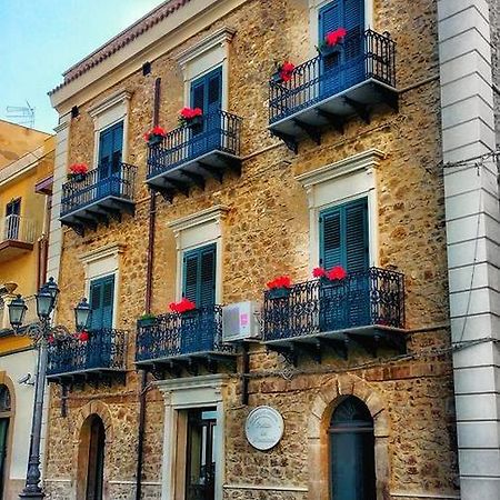 לינה וארוחת בוקר בוטרה Il Portico Dei Normanni מראה חיצוני תמונה