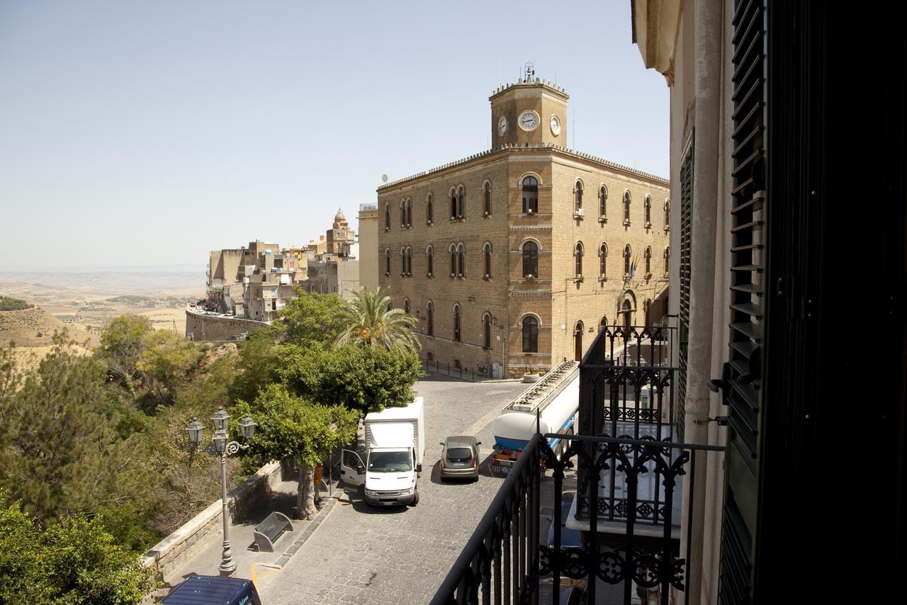 לינה וארוחת בוקר בוטרה Il Portico Dei Normanni מראה חיצוני תמונה