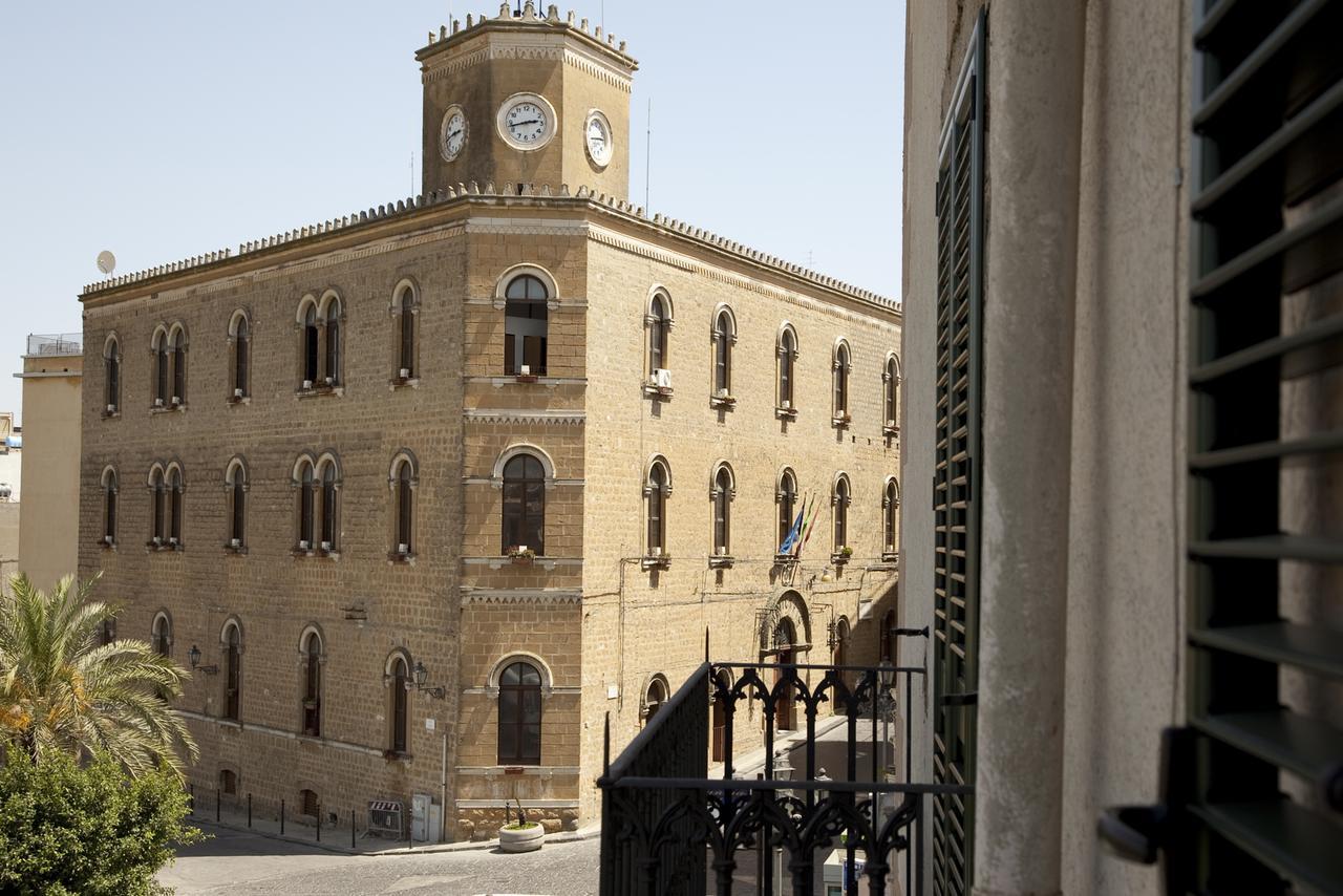 לינה וארוחת בוקר בוטרה Il Portico Dei Normanni מראה חיצוני תמונה