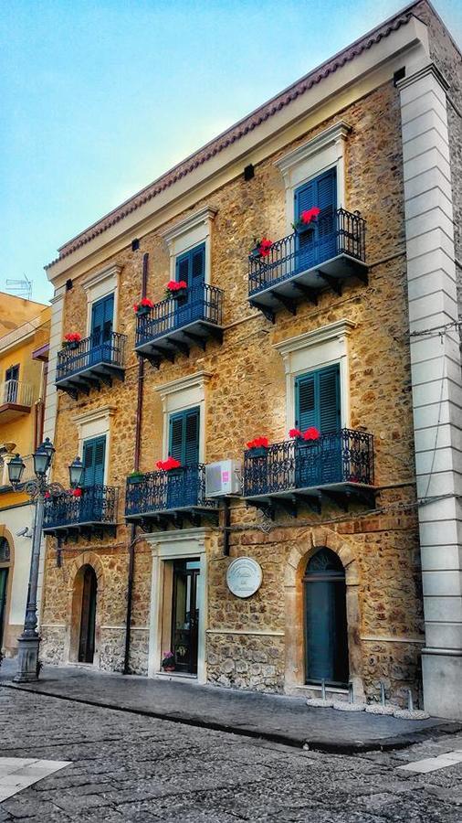לינה וארוחת בוקר בוטרה Il Portico Dei Normanni מראה חיצוני תמונה